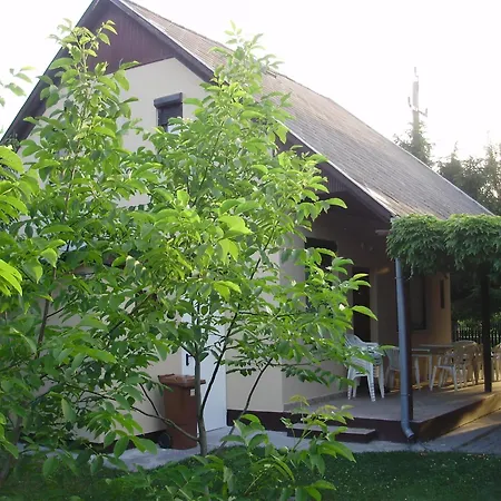 Szatmari Vendeghaz Holiday home Balatonlelle